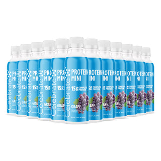 Mai multe sticle de Protein Mini Celebrate cu aromă de struguri pe fundal alb