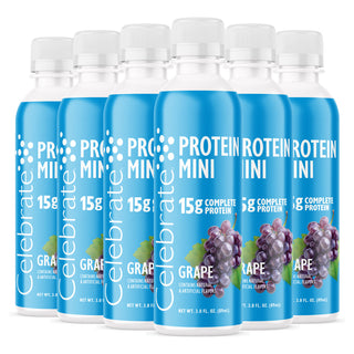 Mai multe sticle de Protein Mini Grape Celebrate cu aromă pe fundal alb