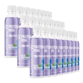 Mai multe sticle de Celebrate Protein Mini cu aromă Blue Raspberry pe un fundal alb